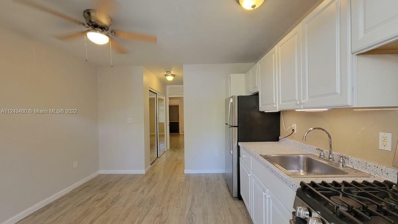 Property Photo: 441 Collins Ave 5 FL 33139