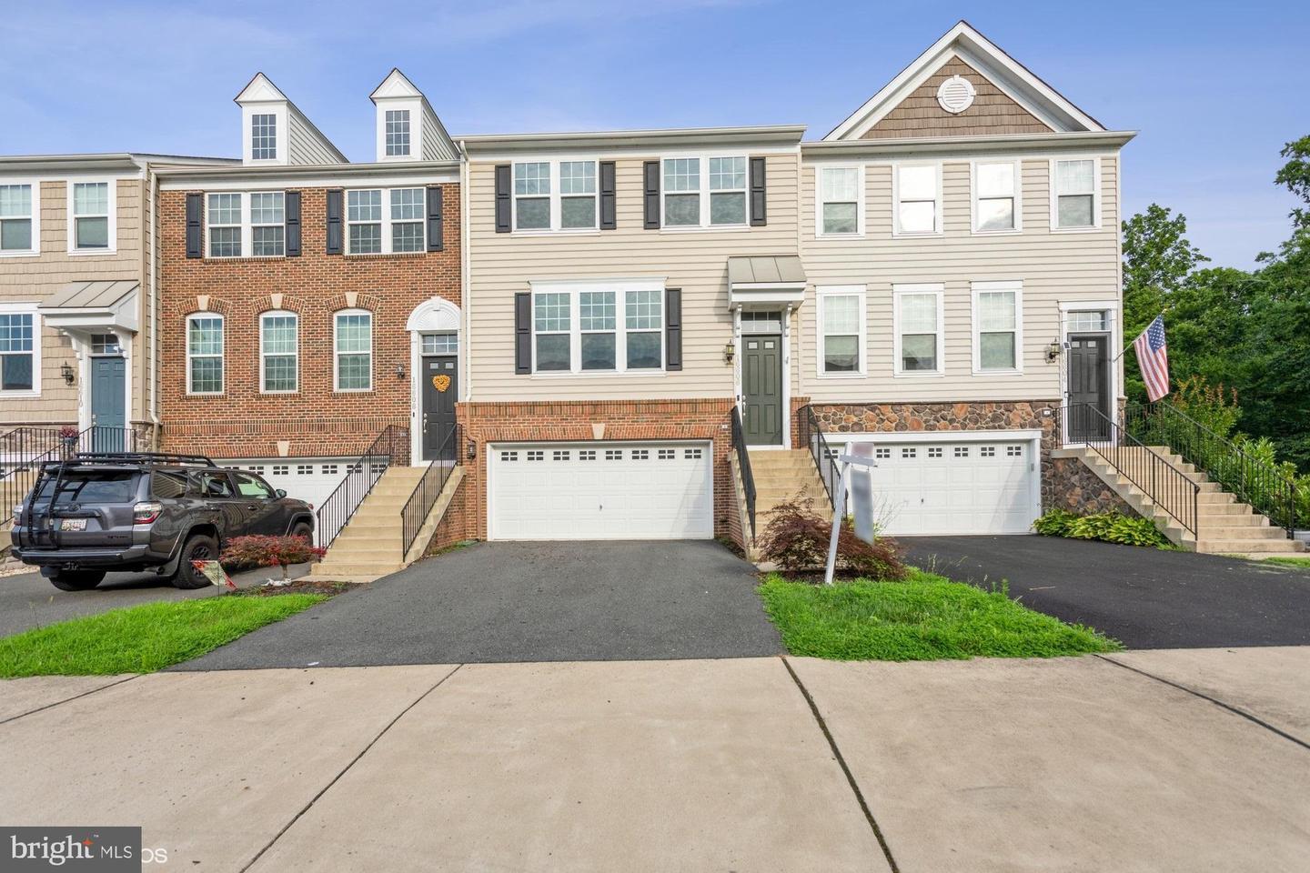 Property Photo: 16606 Danridge Manor Drive VA 22191