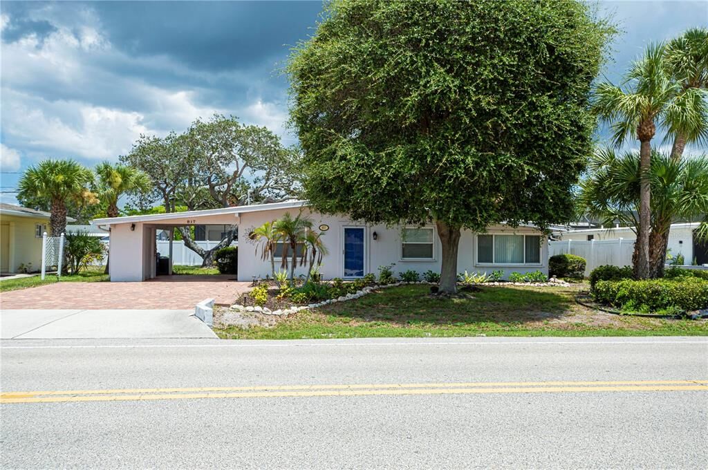 Property Photo:  817 Harbor Drive S  FL 34285 