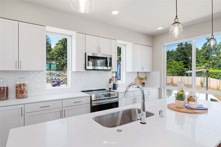 Property Photo: 18886 67th Drive NE 1 WA 98028