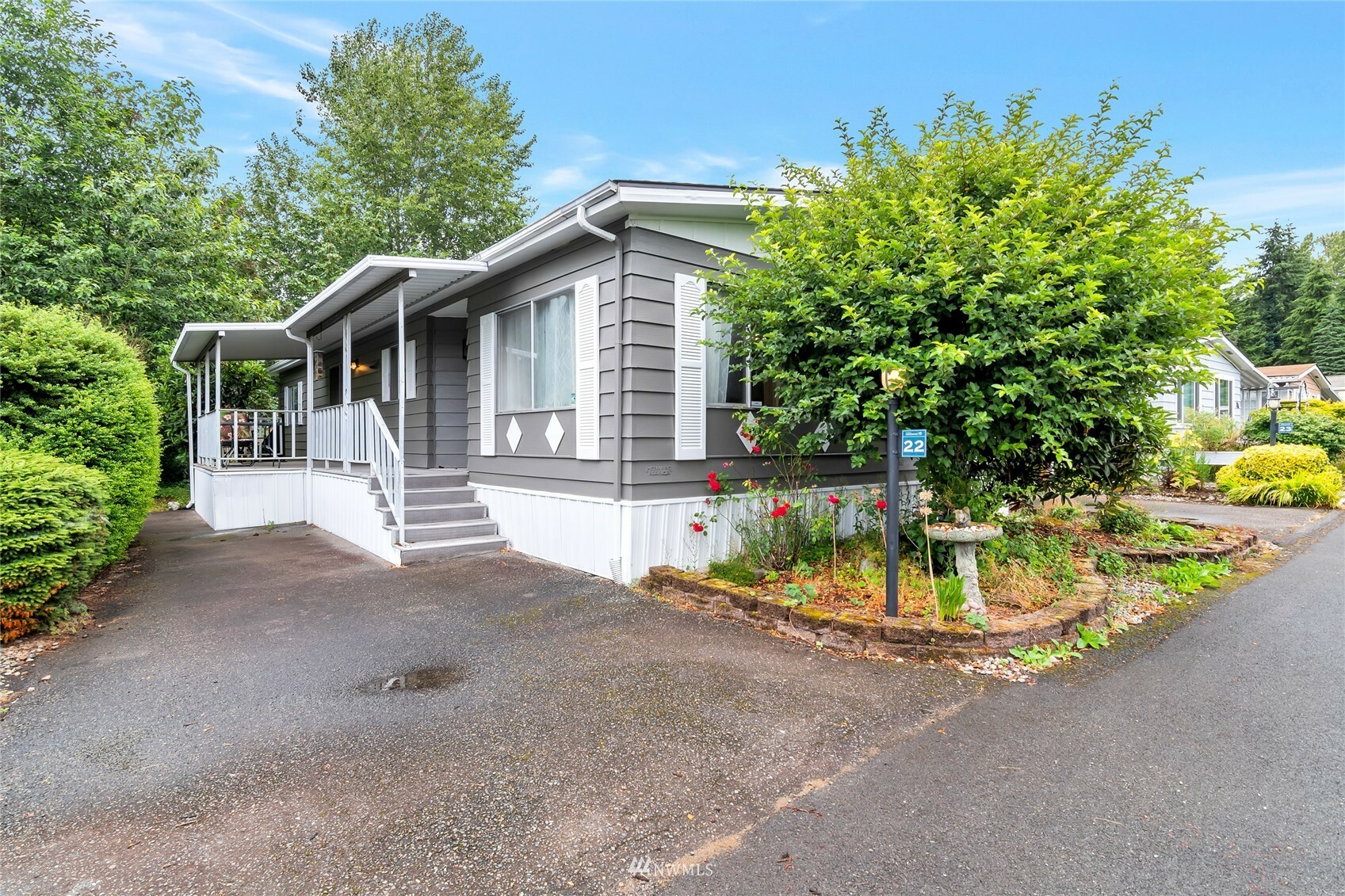 Property Photo:  1121 244th Street SW 22  WA 98021 