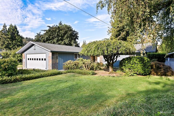 Property Photo: 1210 22nd Street SE WA 98372