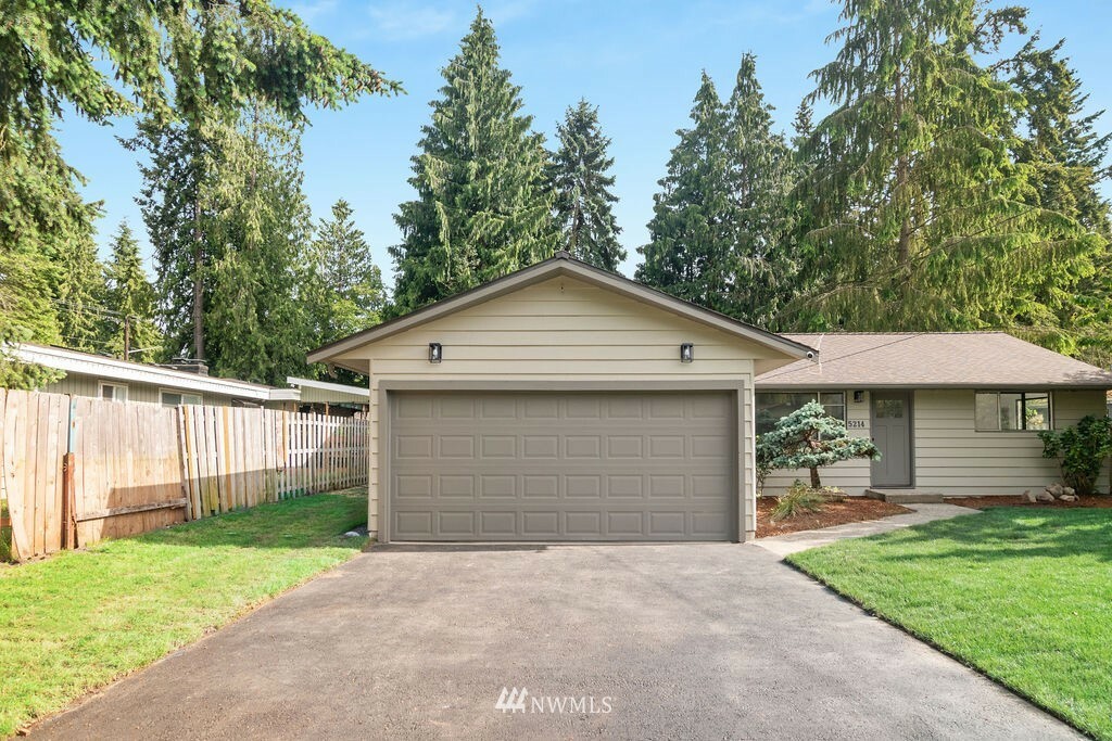 Property Photo:  5214 161st Place SW  WA 98026 