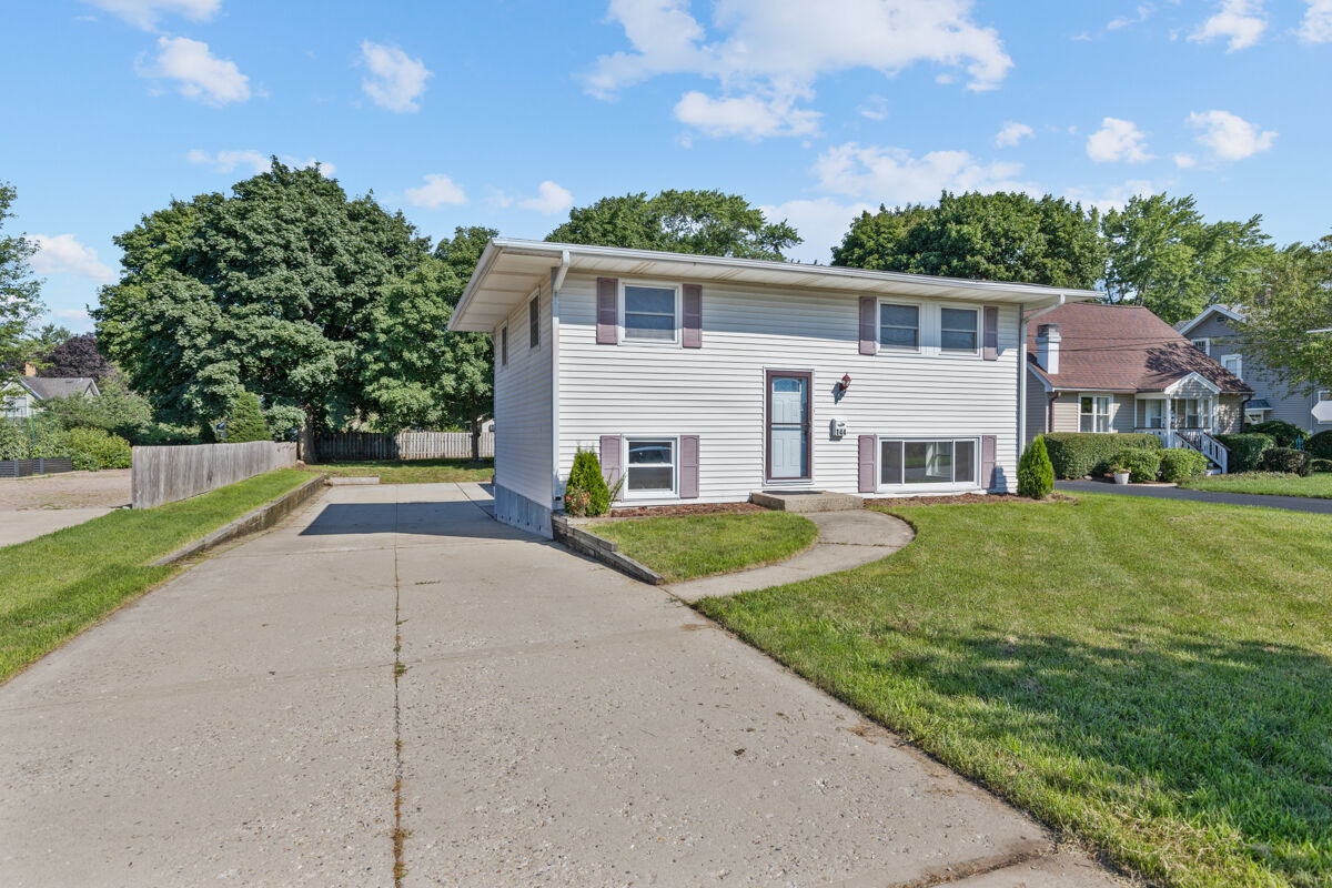 Property Photo:  144 Wallace Avenue  IL 60014 
