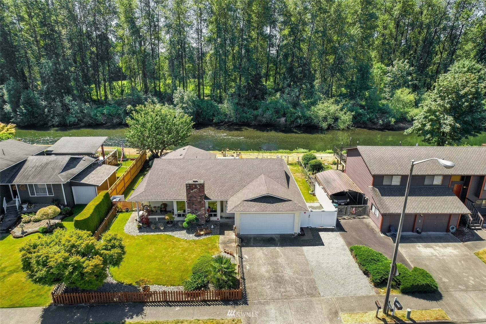 Property Photo: 1544 Riverview Drive NE WA 98002