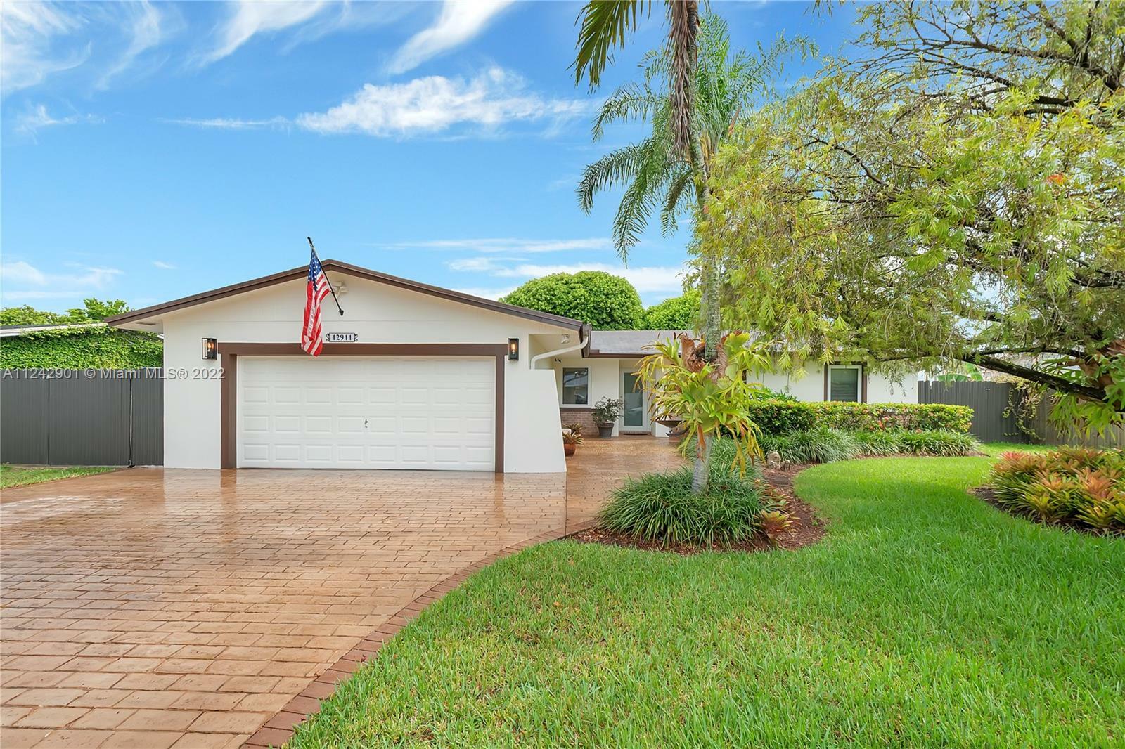 Property Photo: 12911 SW 84th St FL 33183