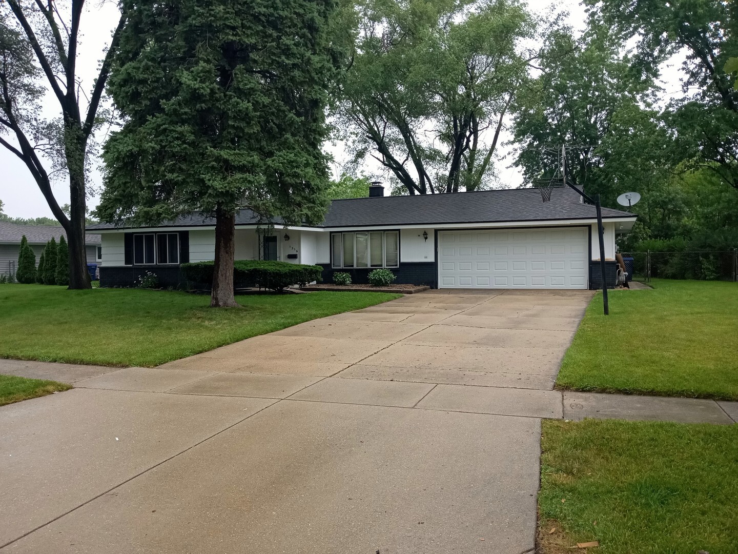 Property Photo: 1316 Milton Lane IL 60193
