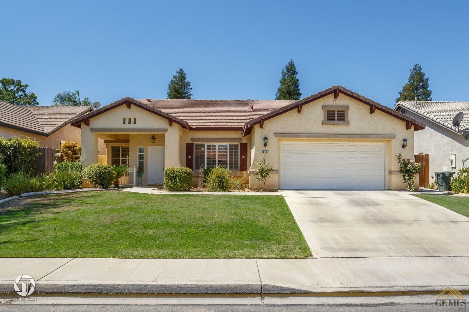 Property Photo:  8407 Glenlakes Court  CA 93312 