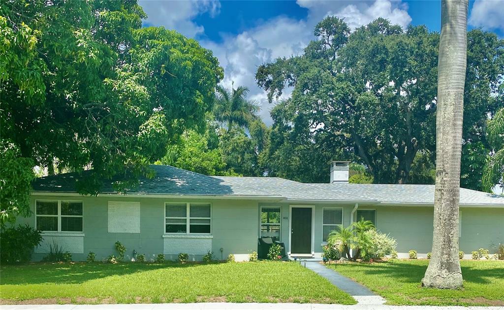 Property Photo:  401 3rd Ave E  FL 34208 