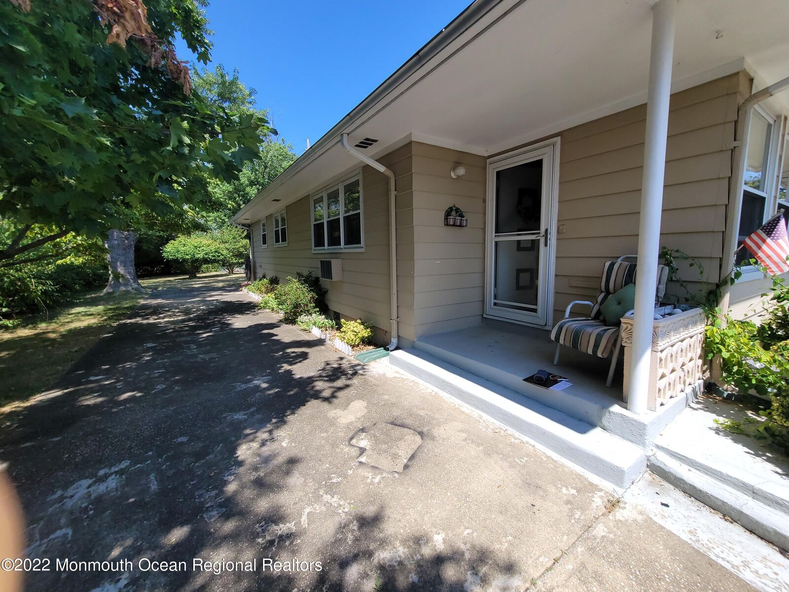 Property Photo:  8 Palm Springs Court  NJ 08753 