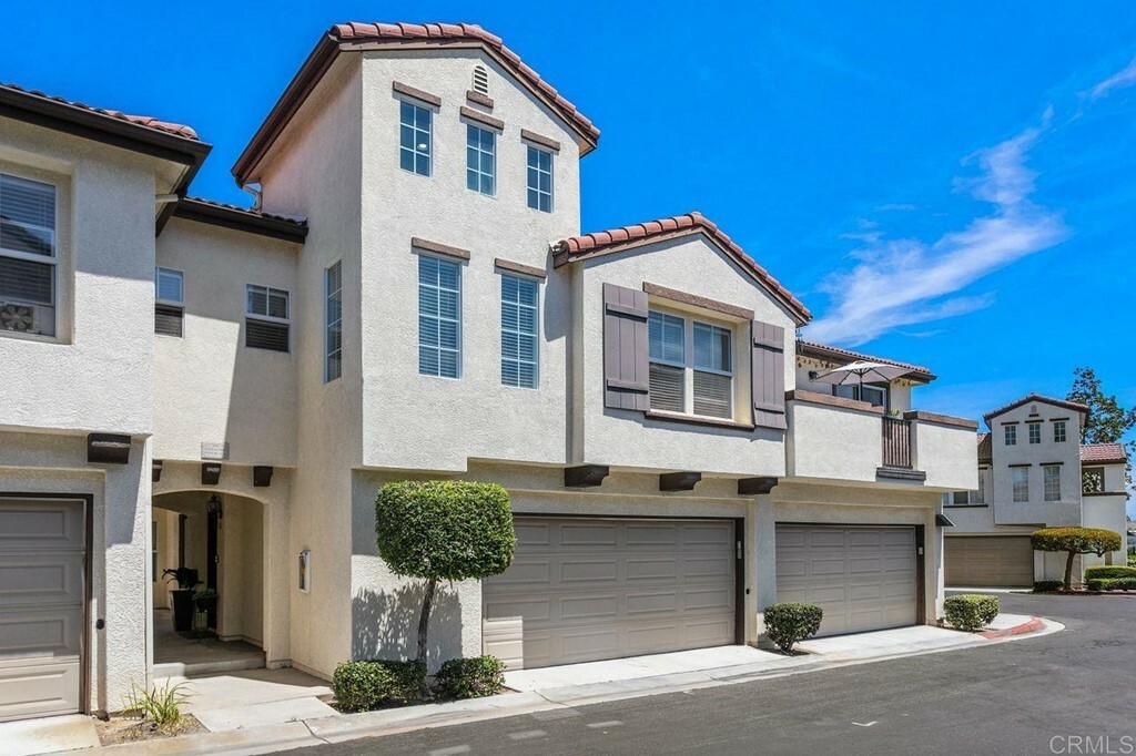 Property Photo:  5030 Gavilan Way 40  CA 92057 