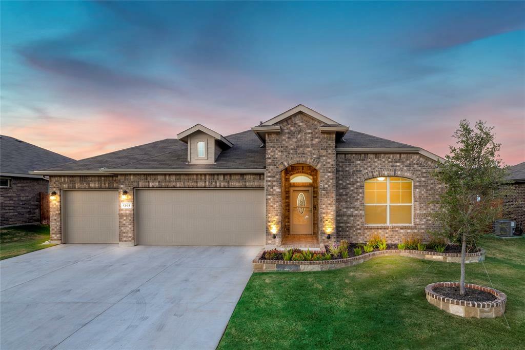 Property Photo: 1205 Sausalito Trail TX 76033