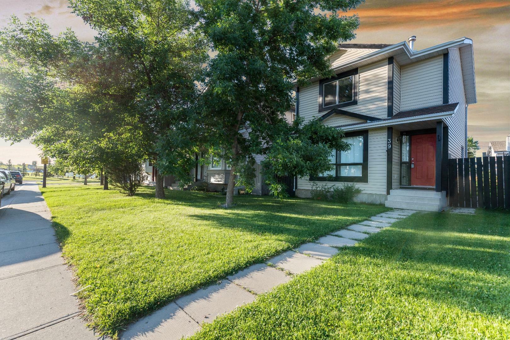 Property Photo: 39 Erin Green Way SE AB T2B 3C2