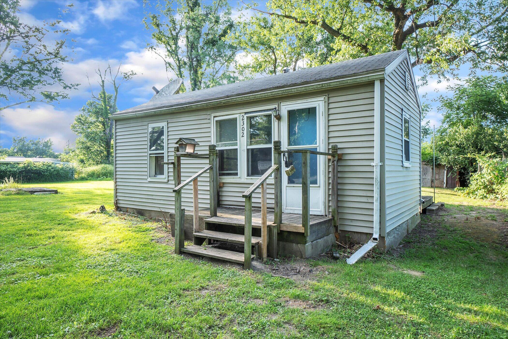 2302 W Washington Avenue  Jackson MI 49203 photo