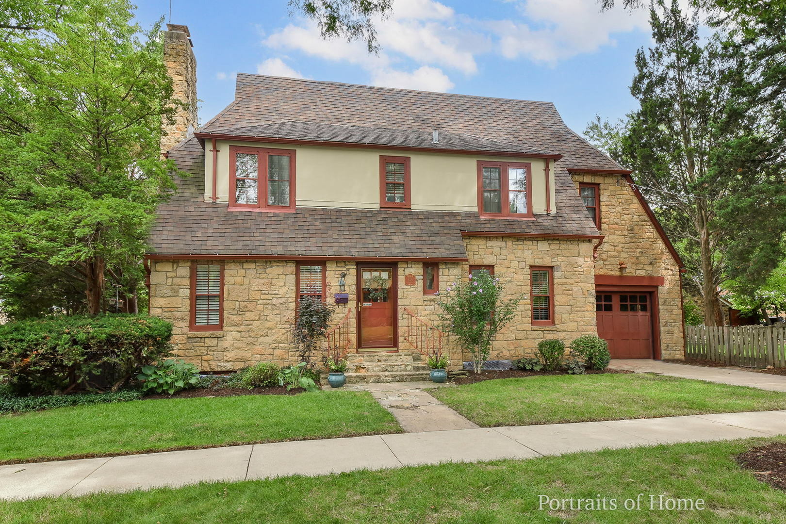 Property Photo:  819 Oak Avenue  IL 60506 