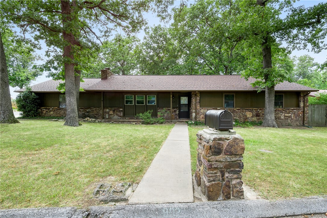 Property Photo:  902 N Dove Drive  AR 72756 