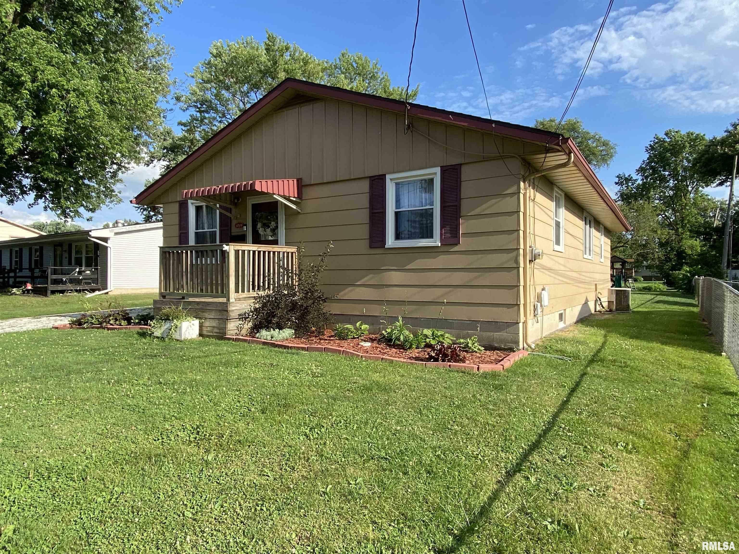 1246 E Ash  Canton IL 61520 photo