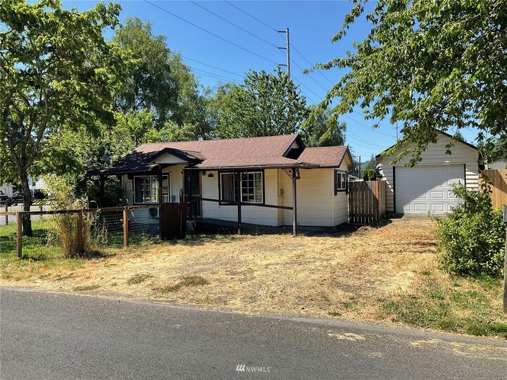 Property Photo:  201 Cowlitz Drive  WA 98626 