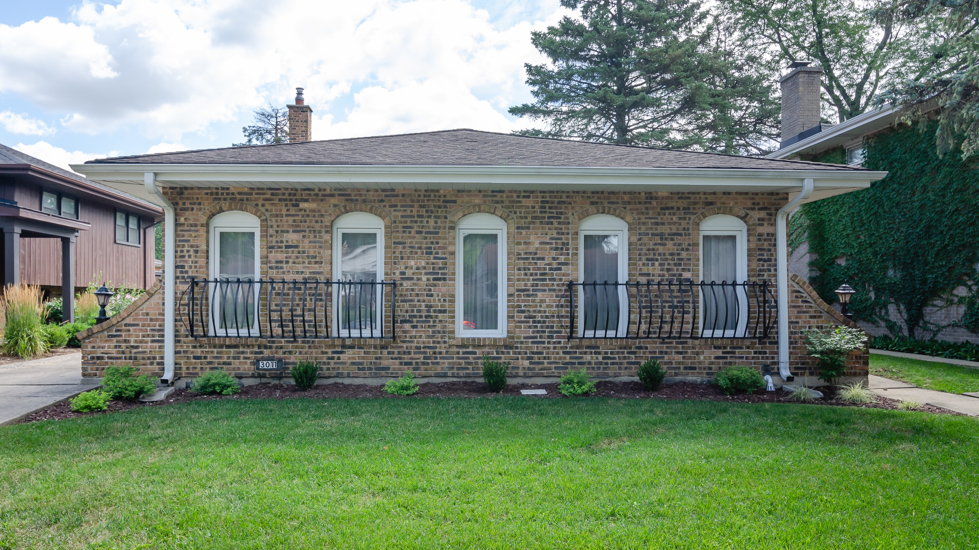 Property Photo:  3011 Buckingham Avenue  IL 60154 