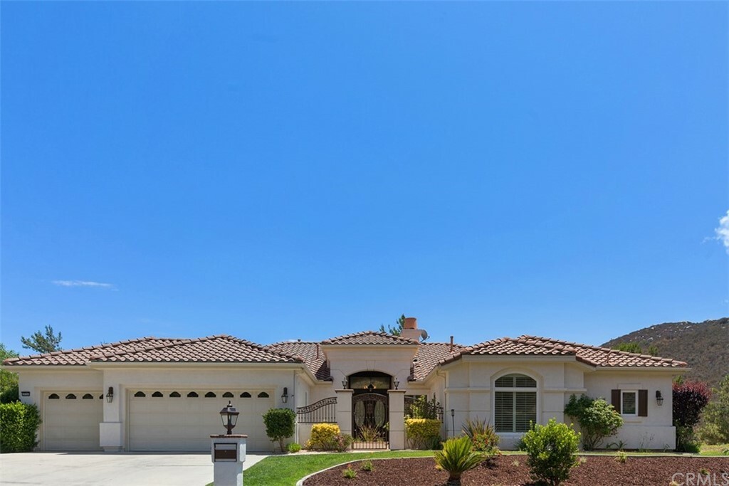 Property Photo:  37765 Sky High Drive  CA 92562 