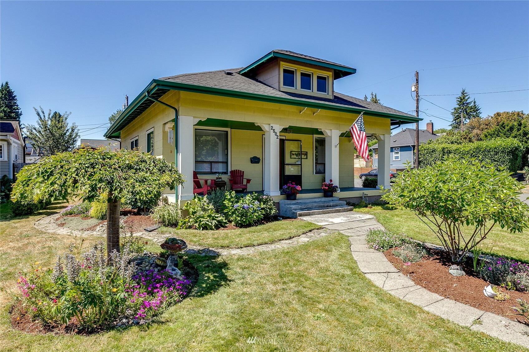 Property Photo:  2502 E Grand Avenue  WA 98201 