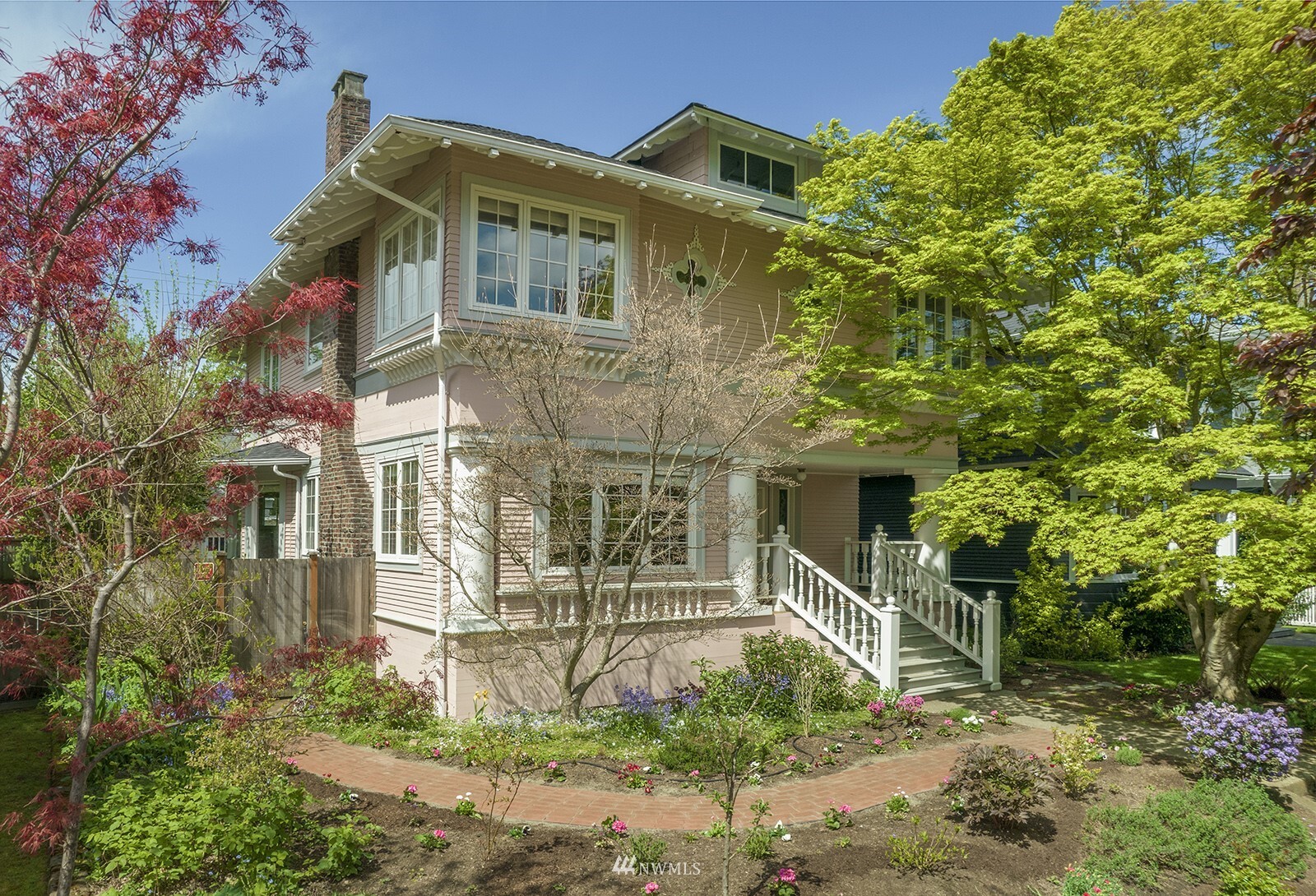 Property Photo:  415 17th Avenue E  WA 98112 