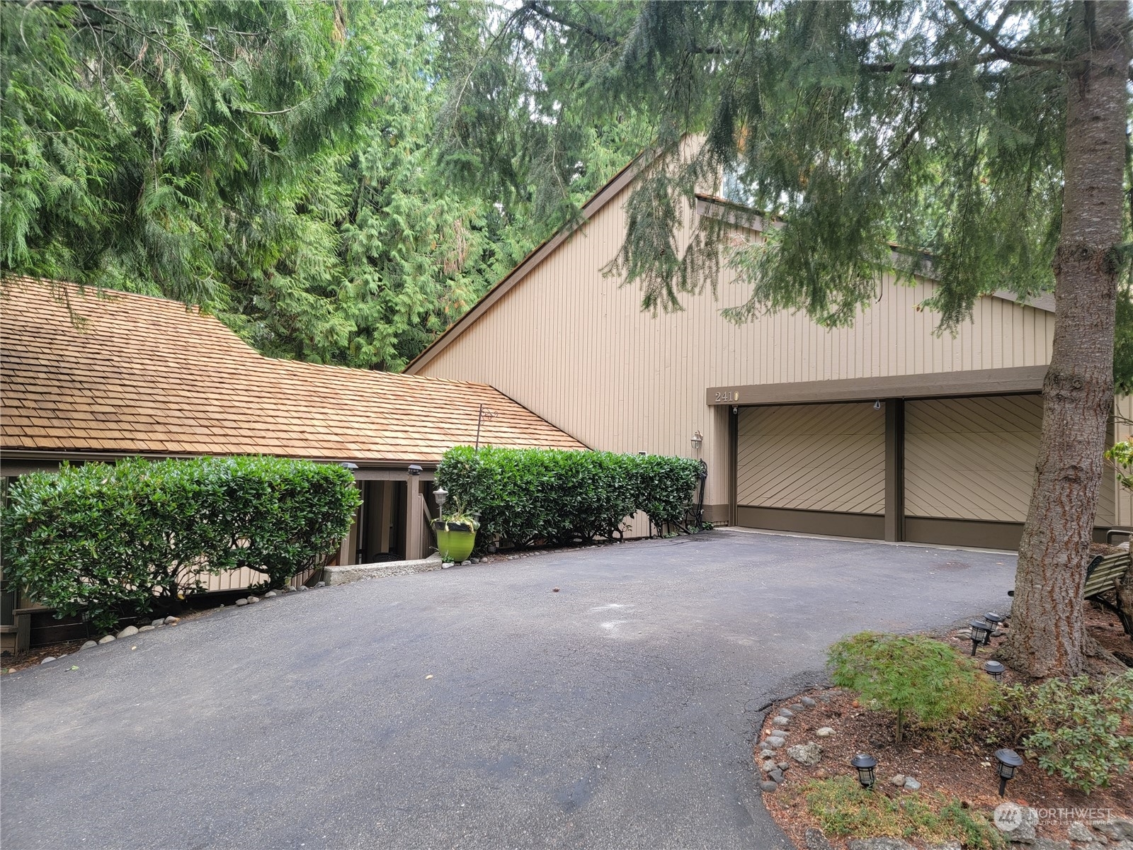 Property Photo:  2410 Sahalee Drive W  WA 98074 