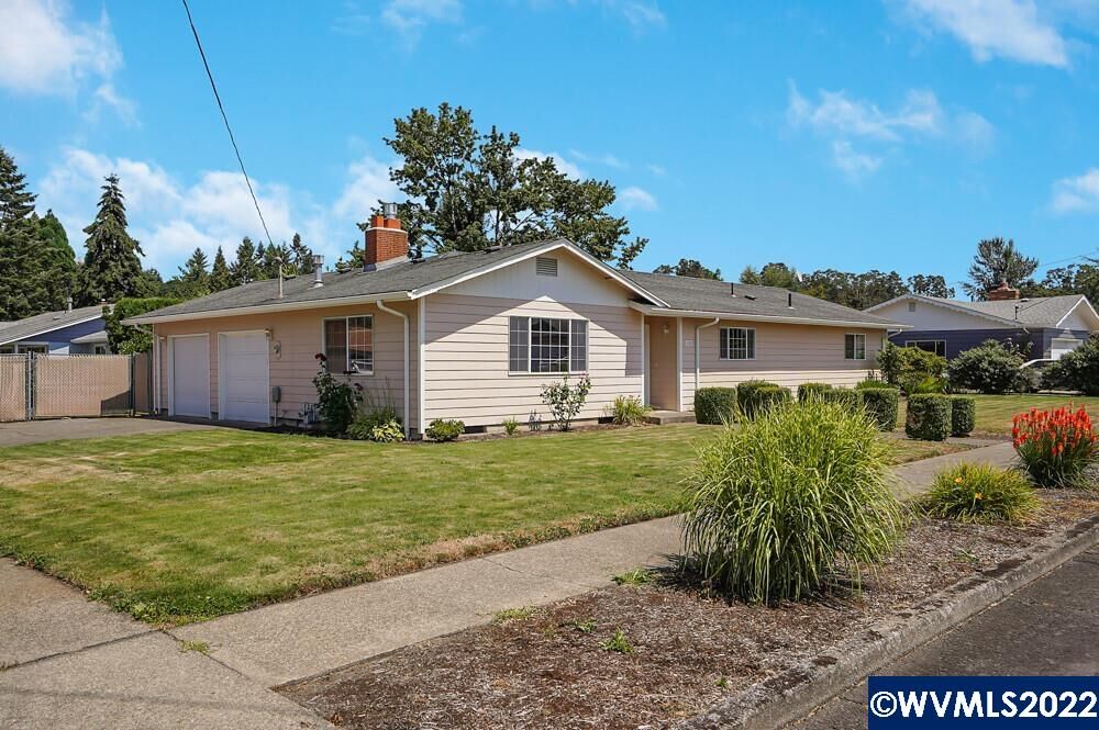 Property Photo: 425 E Hollister St OR 97383