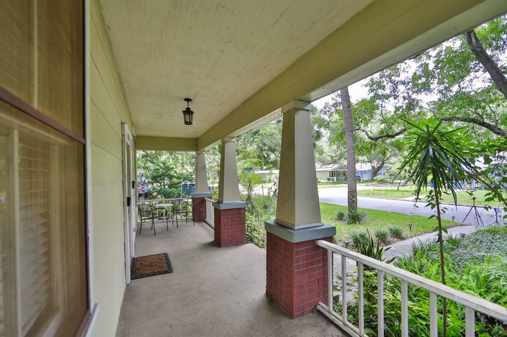 Property Photo:  816 W Idlewild Avenue  FL 33604 