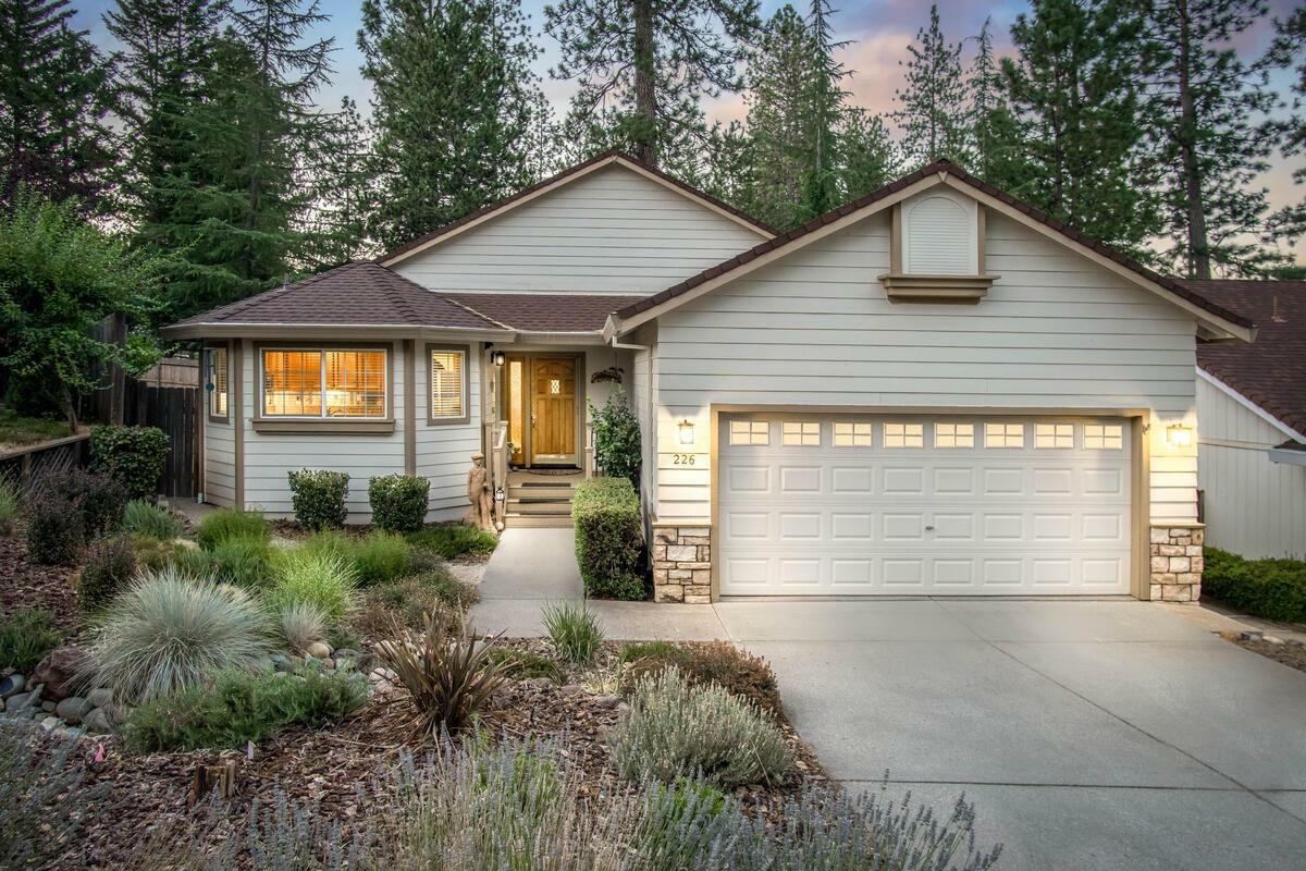 Property Photo: 226 Elysian Place CA 95945