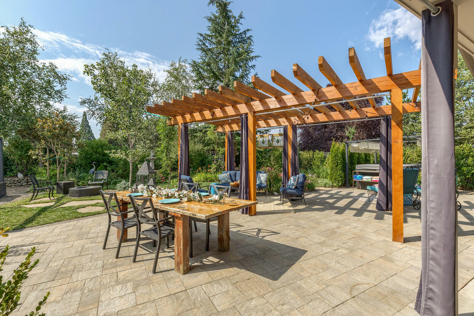 Property Photo: 573 Blue Heron Drive OR 97502