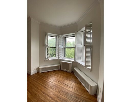 Property Photo:  242 Marlborough Street 5  MA 02116 