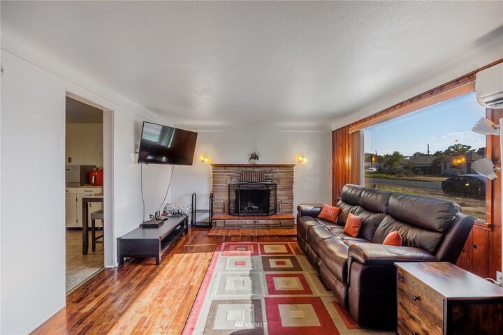 Property Photo:  1411 W Lee Street  WA 98837 