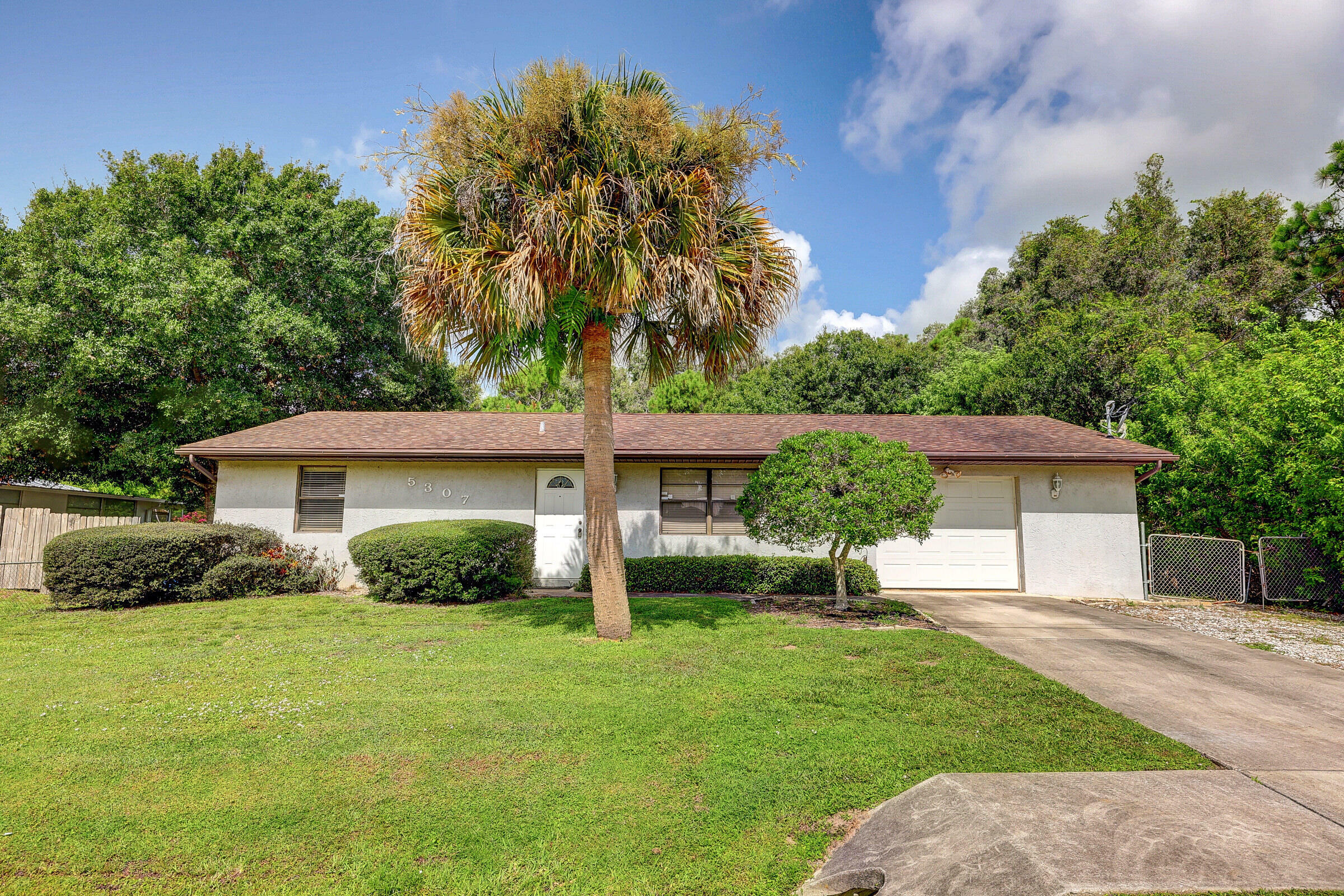 Property Photo:  5307 Seagrape Drive  FL 34982 