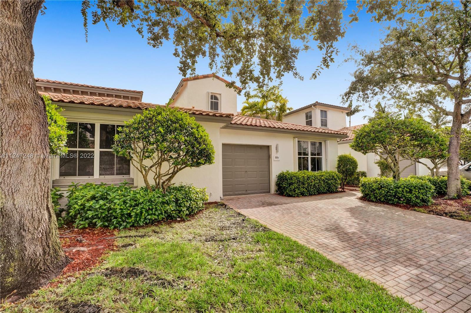 Property Photo:  887 W Spinnaker Dr W 887  FL 33019 