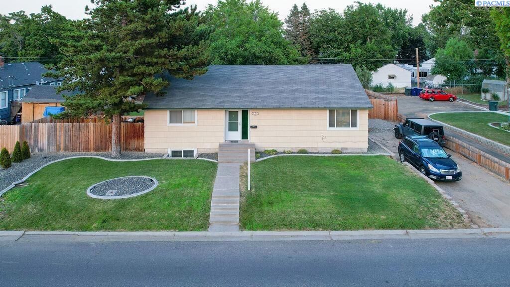 Property Photo: 226 Jadwin Ave WA 99352