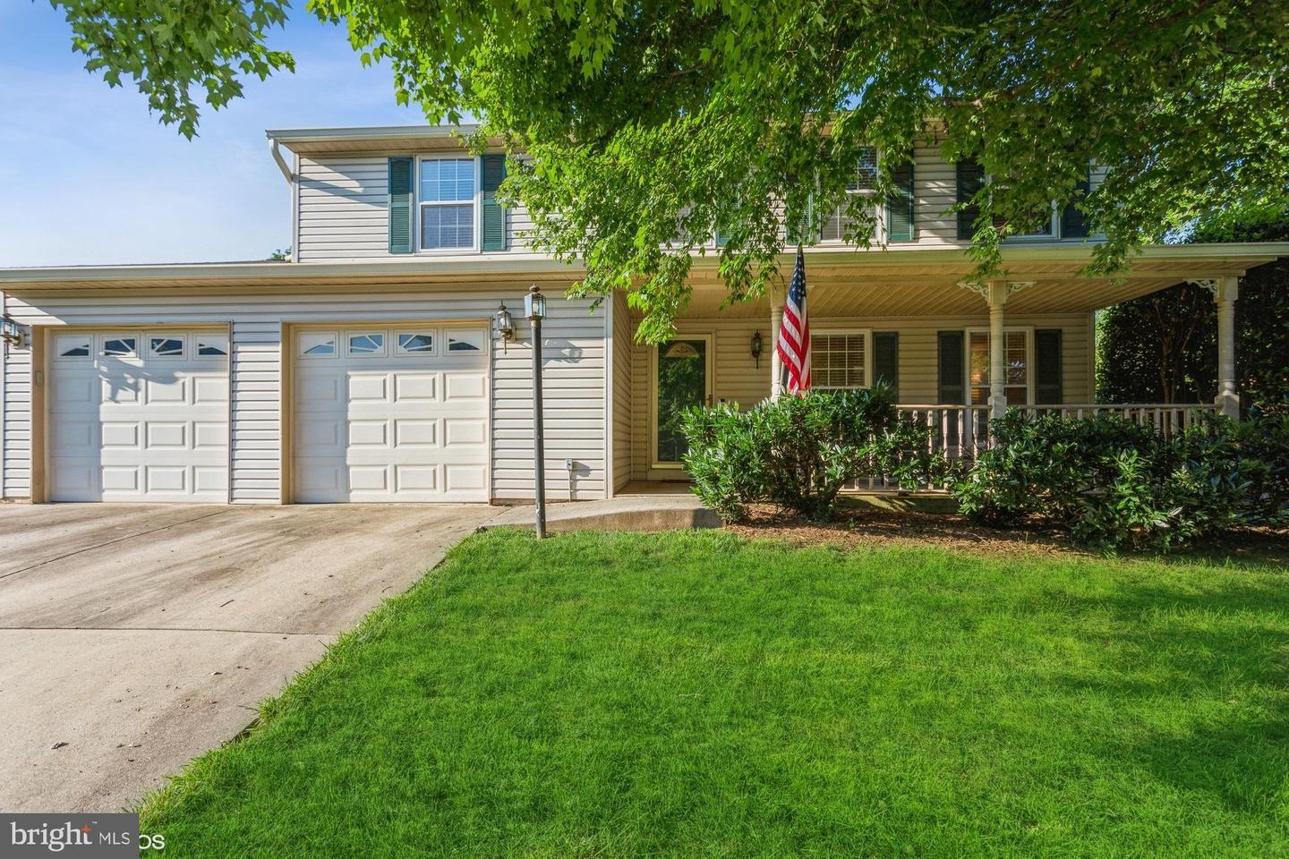 Property Photo: 14615 Farm Pond Court VA 20120