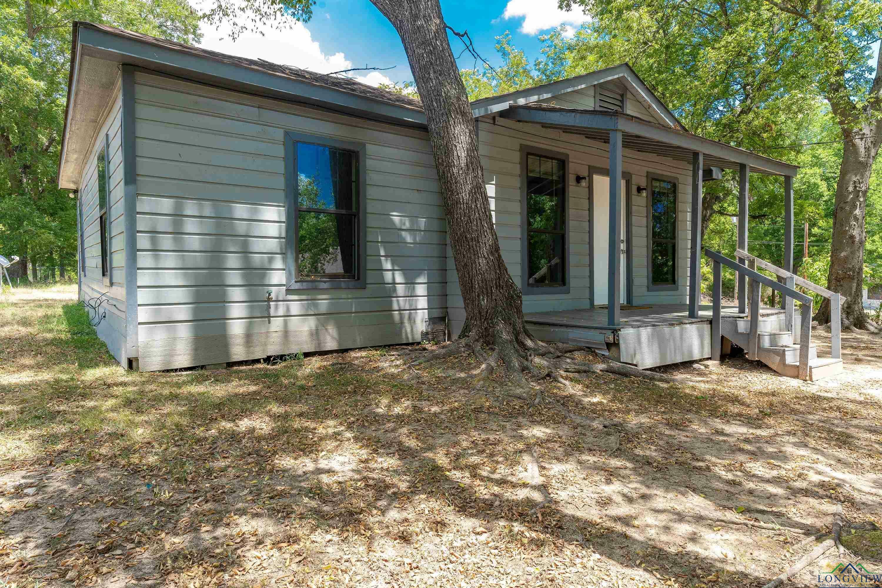 Property Photo:  209 Dr M.l.k. Jr Dr. 209 E Miller St.  TX 75647 