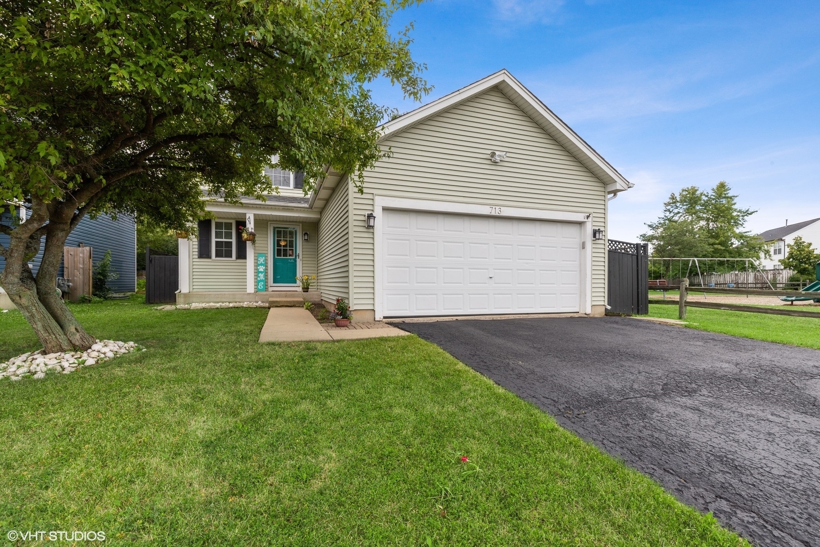 Property Photo:  713 W Huron Hills Trail  IL 60073 