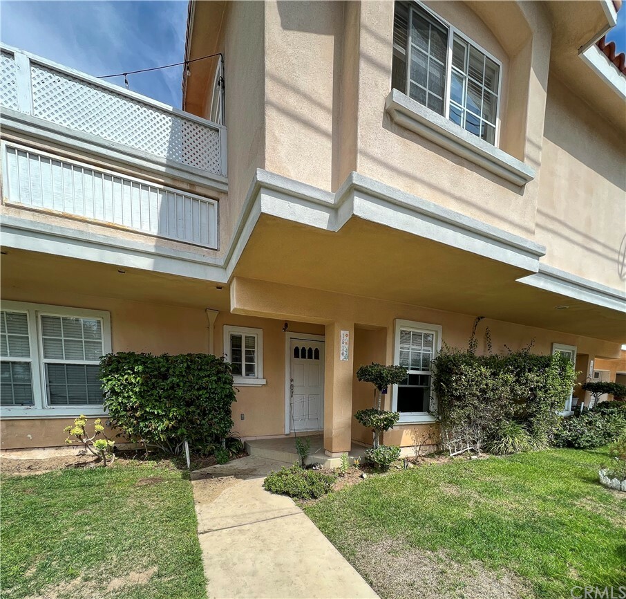 Property Photo:  1510 Perkins Lane  CA 90278 