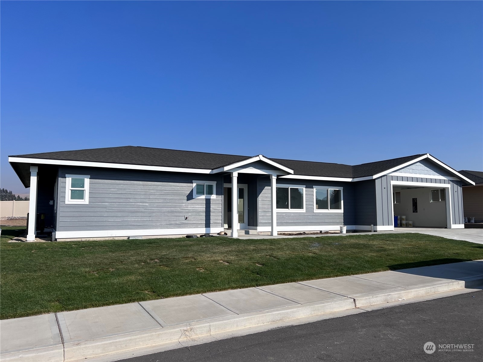 Property Photo: 2545 1st Street SE WA 98802