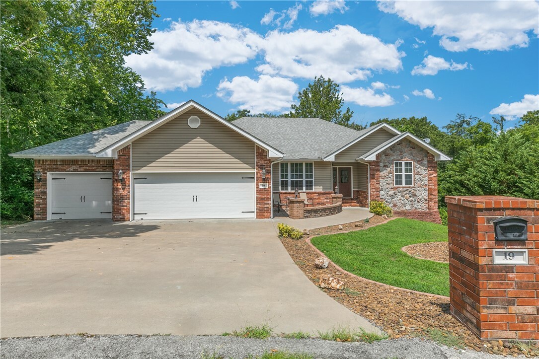 Property Photo:  19 Timbercrest Lane  AR 72715 