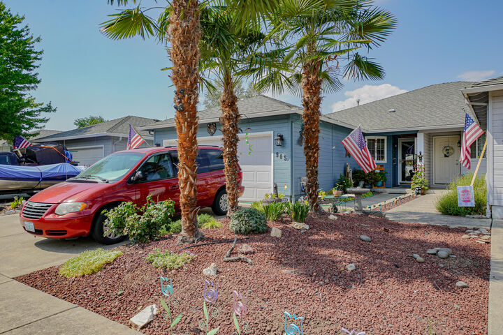 965 Brandi Way  Central Point OR 97502 photo