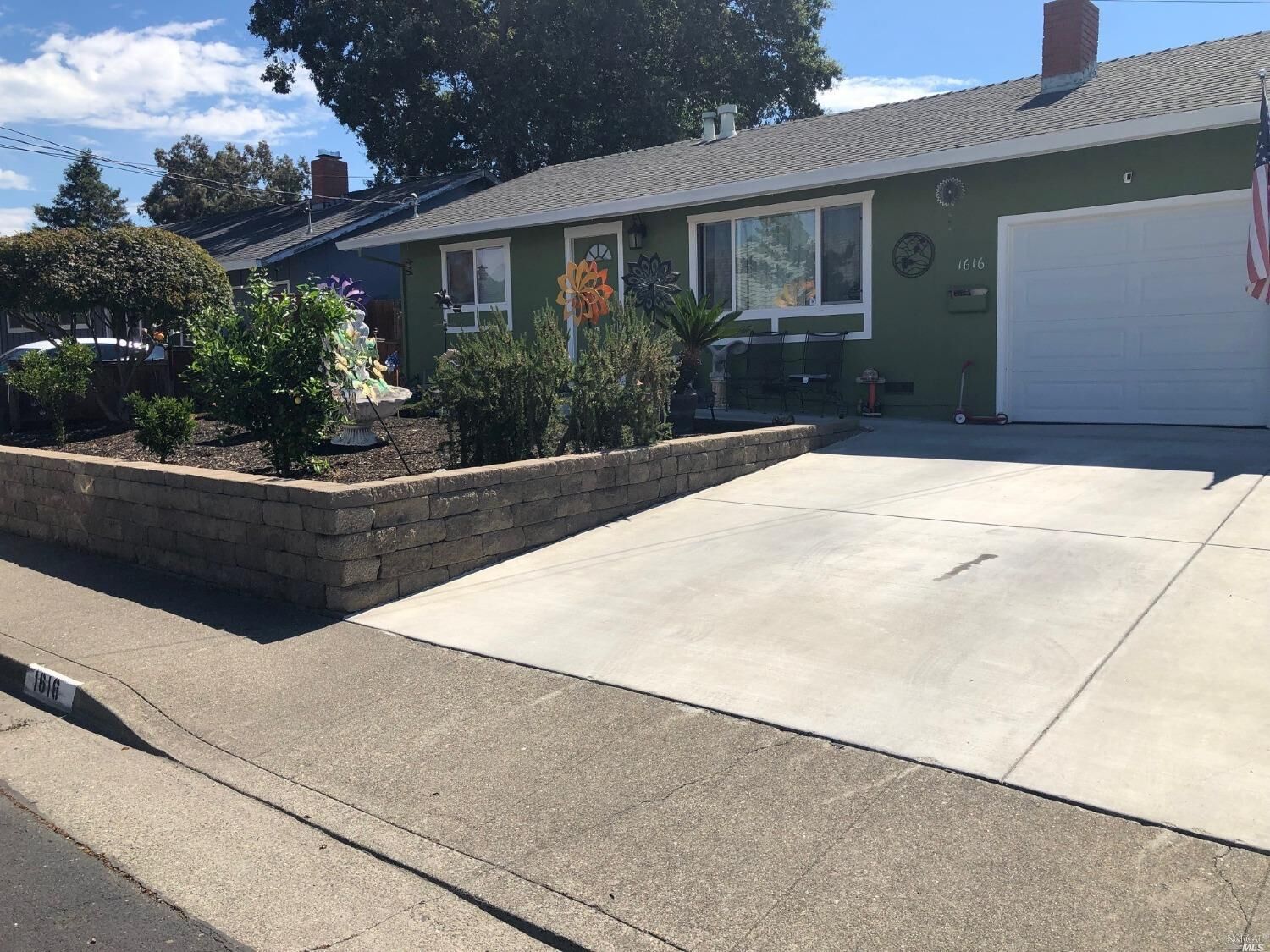 Property Photo: 1616 E Madison Street CA 94954