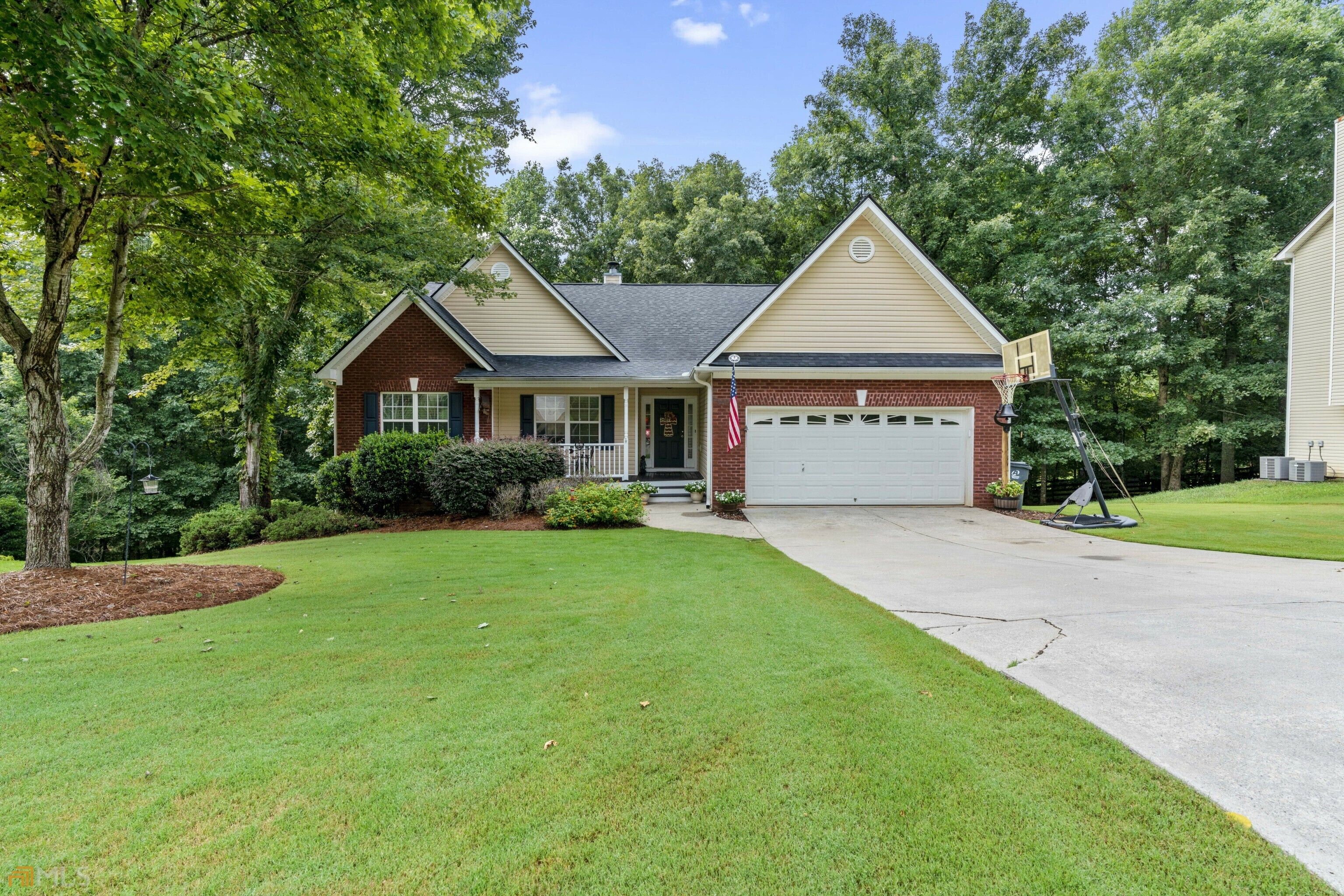 Property Photo:  8920 Huntshire Court  GA 30028 