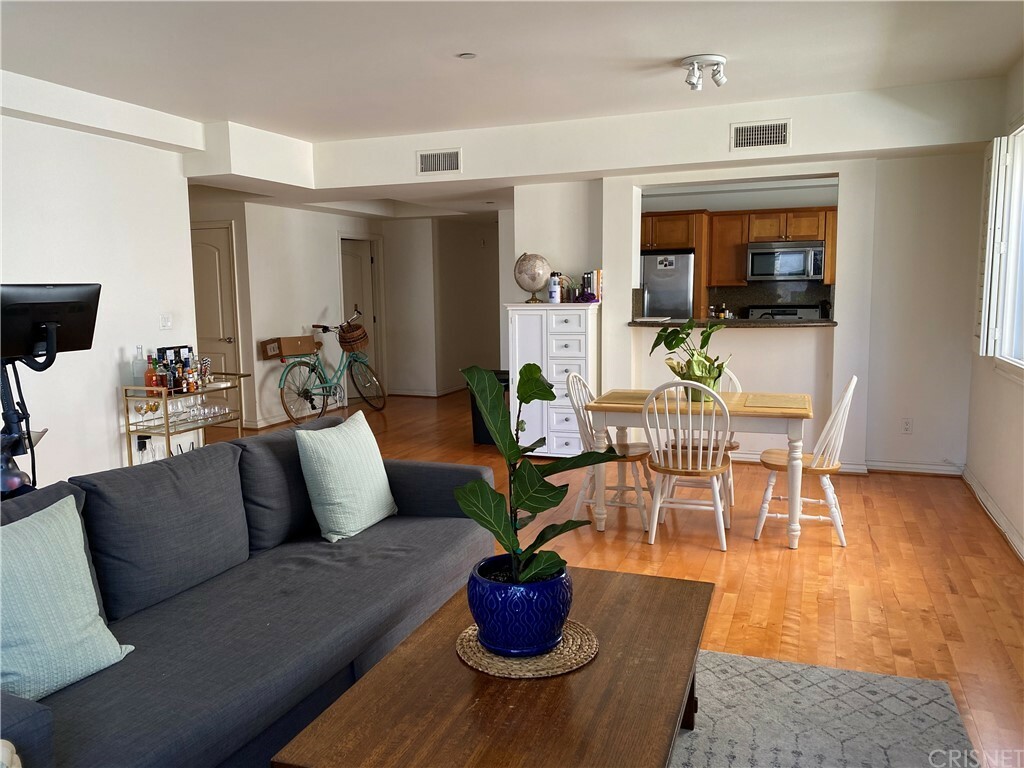 Property Photo:  1241 S Westgate Avenue 202  CA 90025 