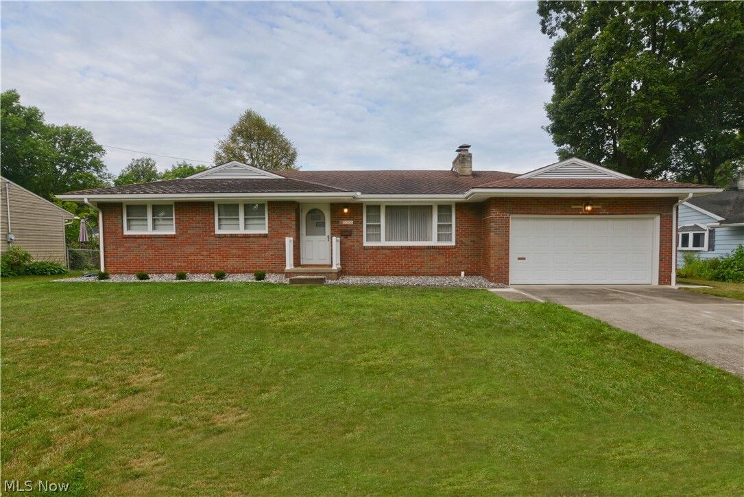 Property Photo:  3386 Sandalwood Court  OH 44511 