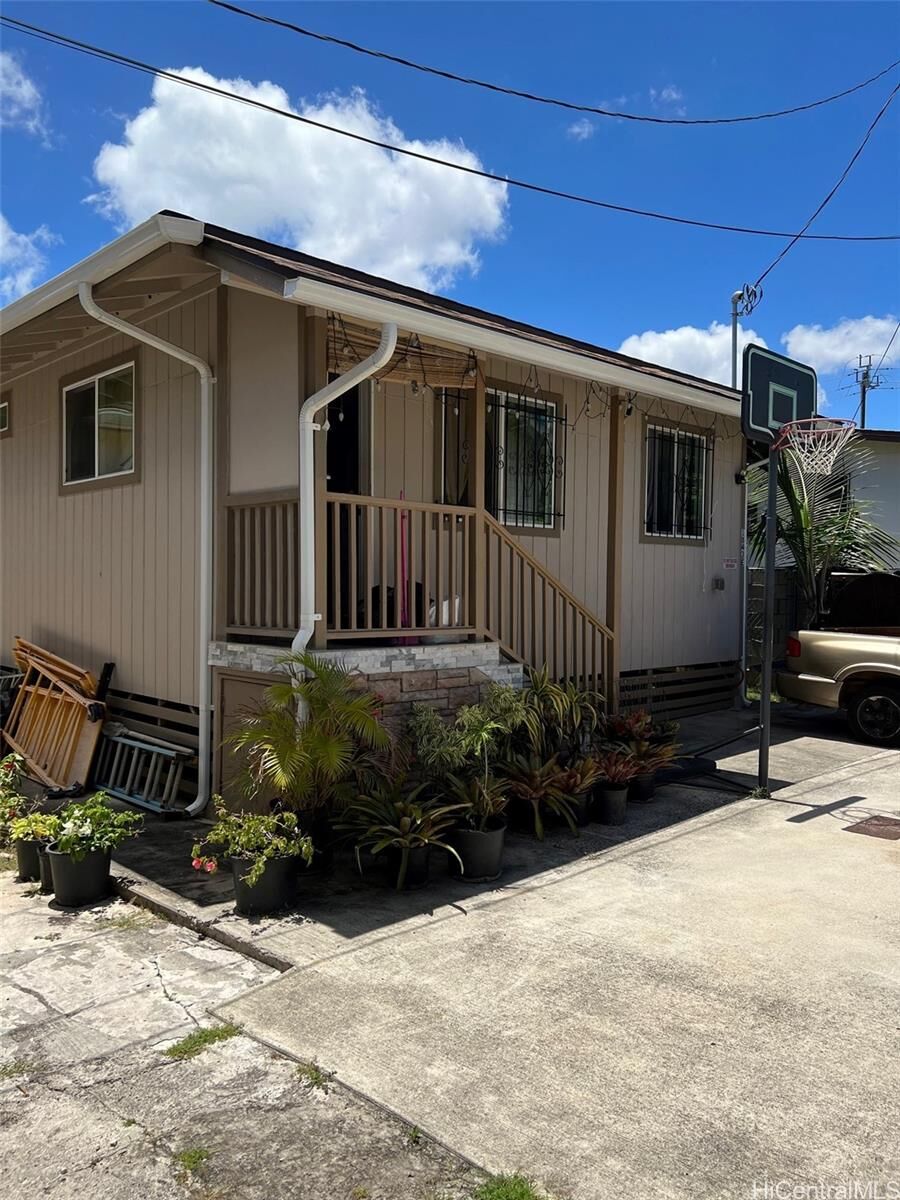 Property Photo:  1843 Liliha Street E  HI 96817 
