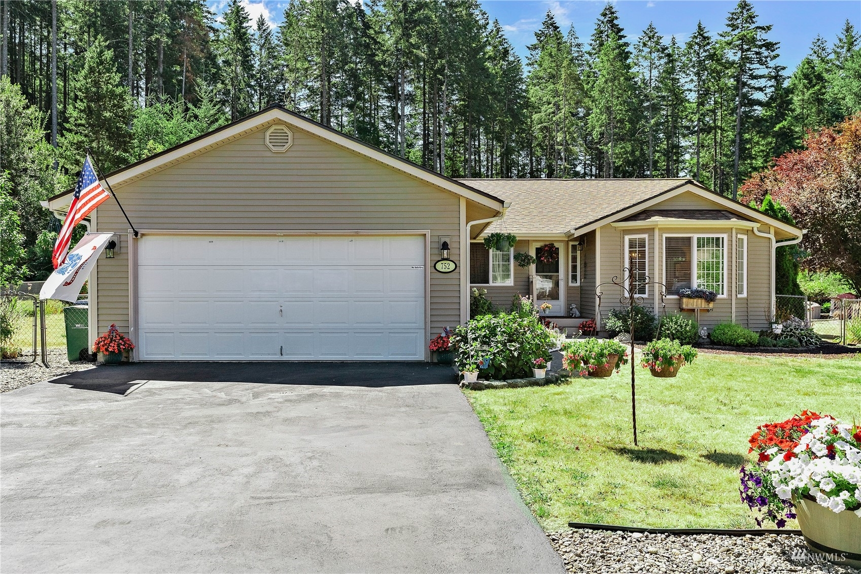 Property Photo: 752 SW Odell Street WA 98367