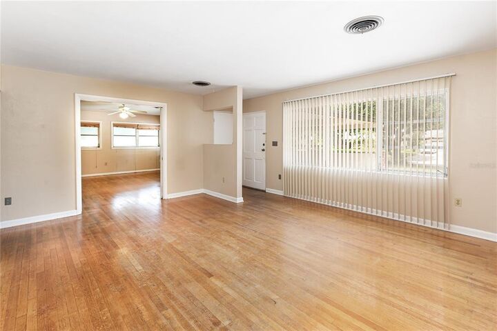 Property Photo: 2126 Woodcrest Drive FL 32792